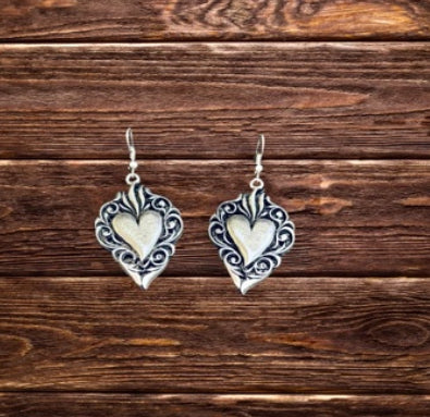 Heart earring with the beautiful detail