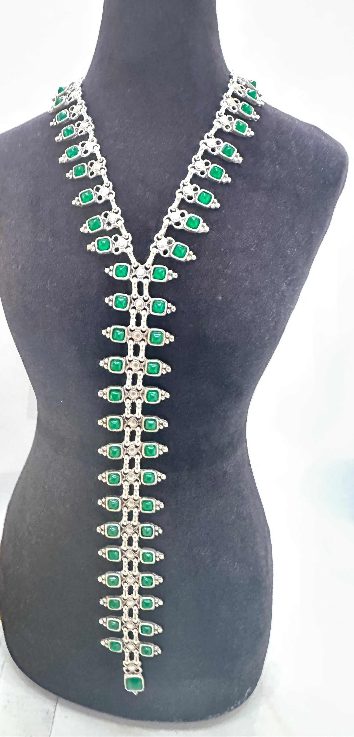 Green queen necklace 
