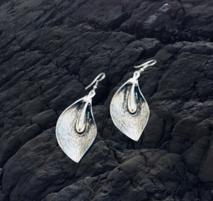 Lily flower earring