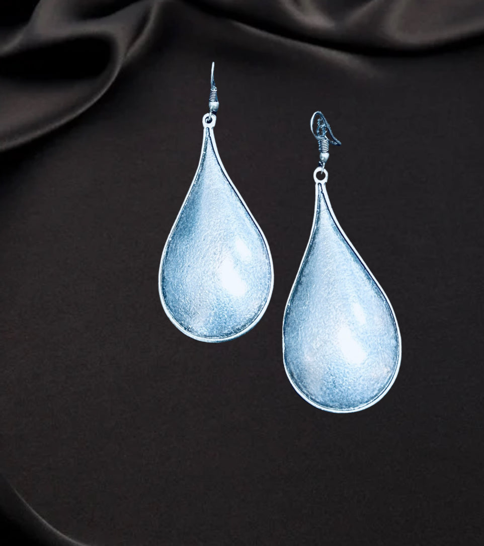 elegant teardrop earring