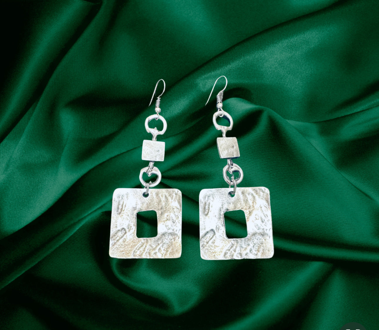Elegant and hammer earrings