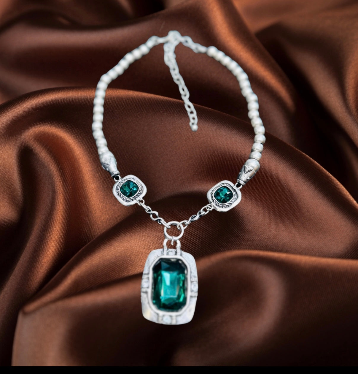 Elegant, green, beautiful necklace