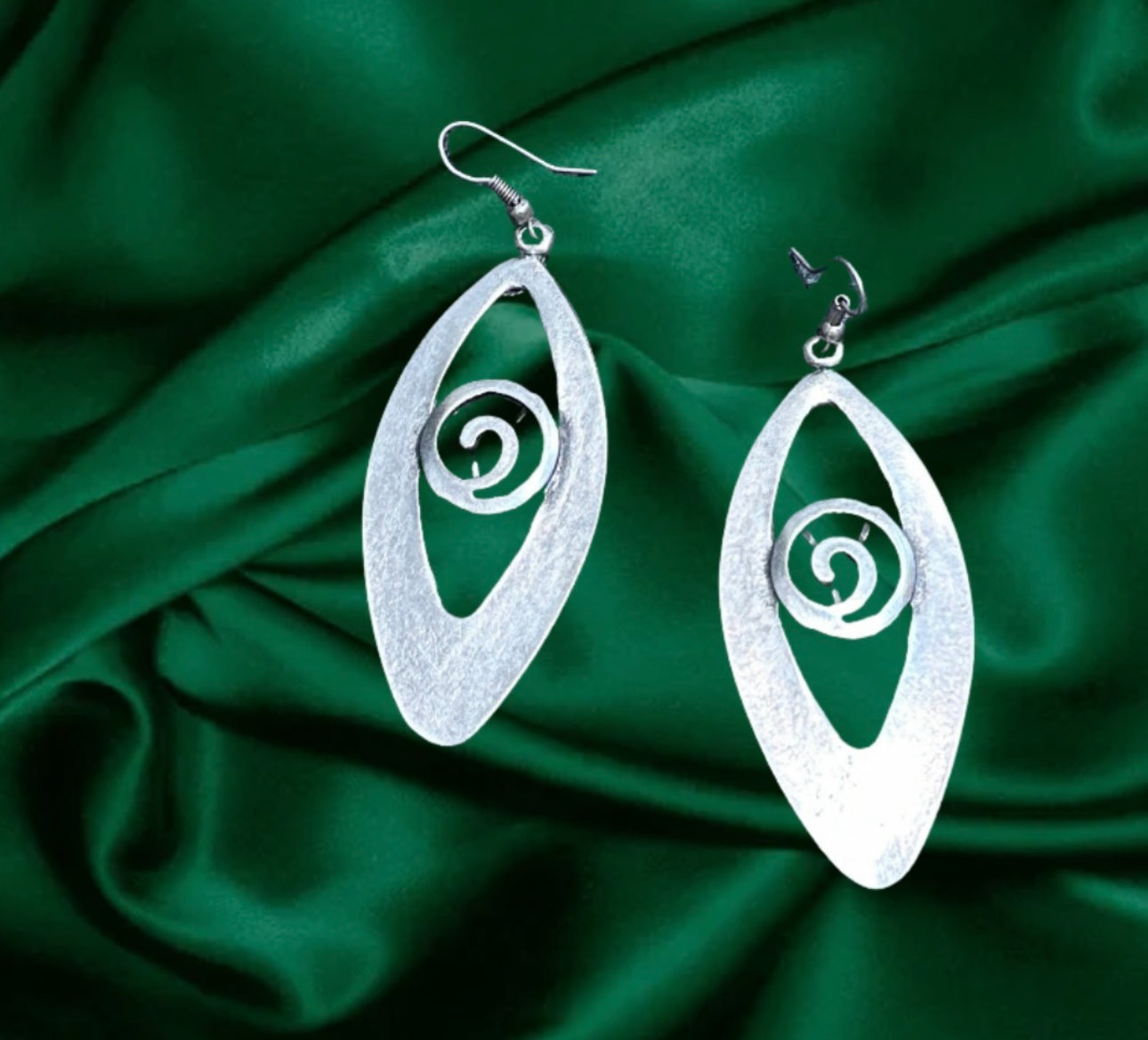 Oval and circle elegant earring