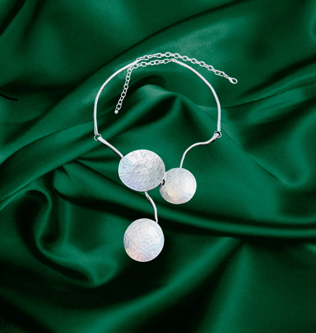 Modern elegant circle necklace