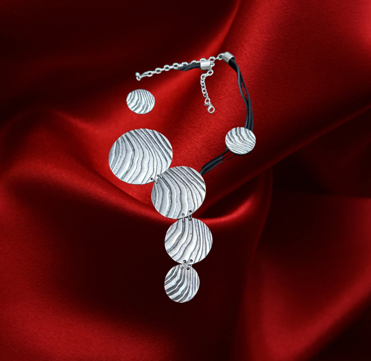 Circle statement necklace