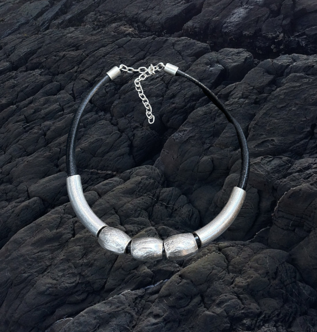 Simple choker necklace