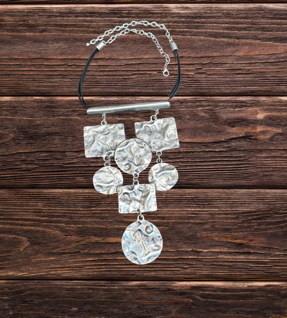 Hammered necklace