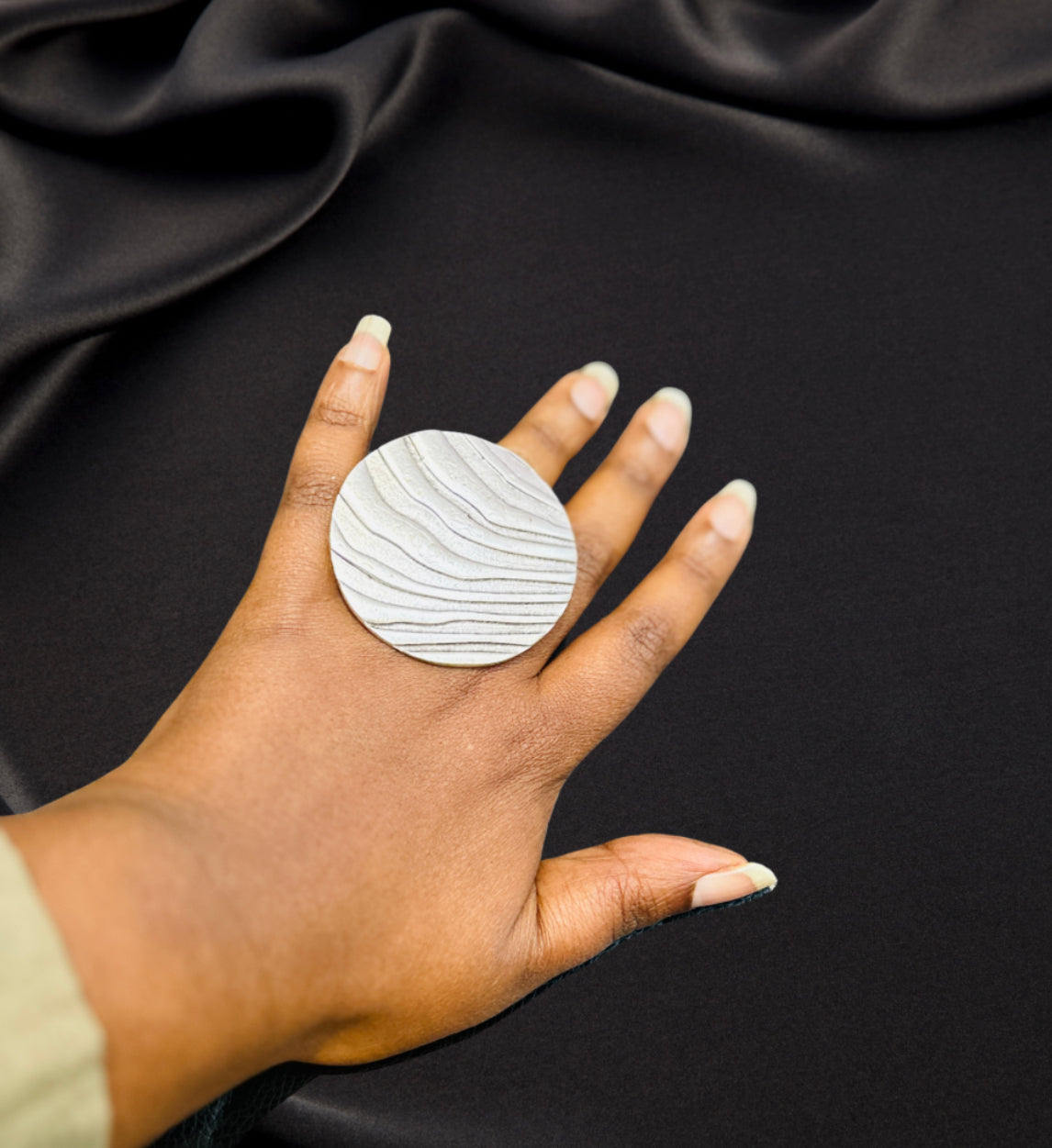 Circle statement ring