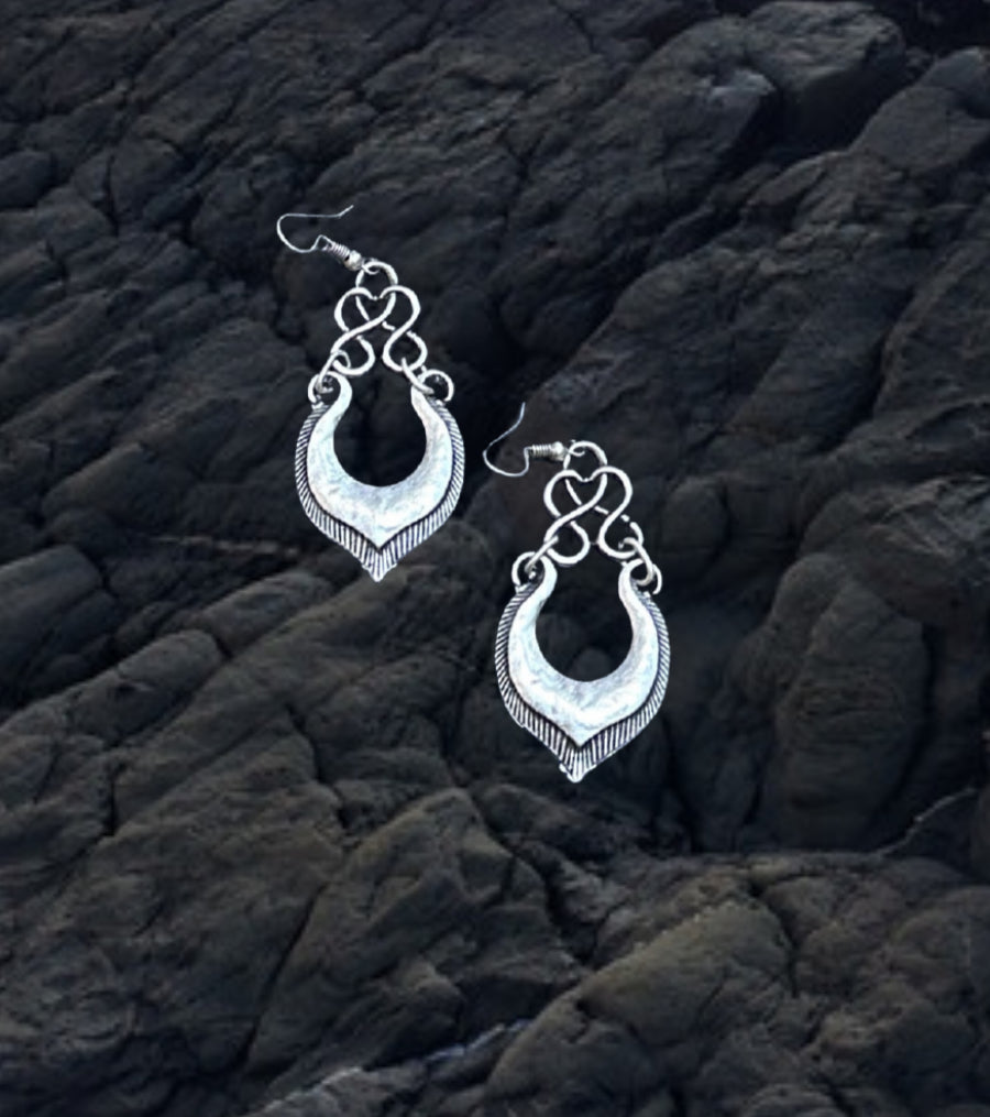 Elegance Silvertone design Earring 