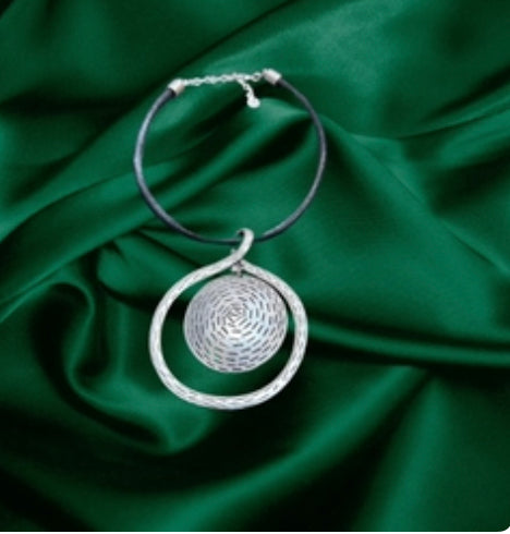 Circle hammered statement necklace