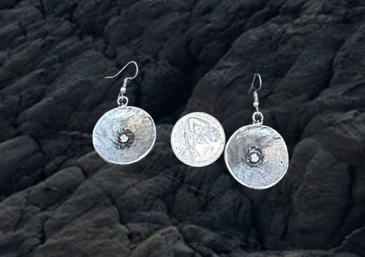 Hammer silver disc drop earrings