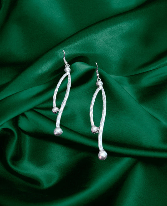 Simple and elegant earring