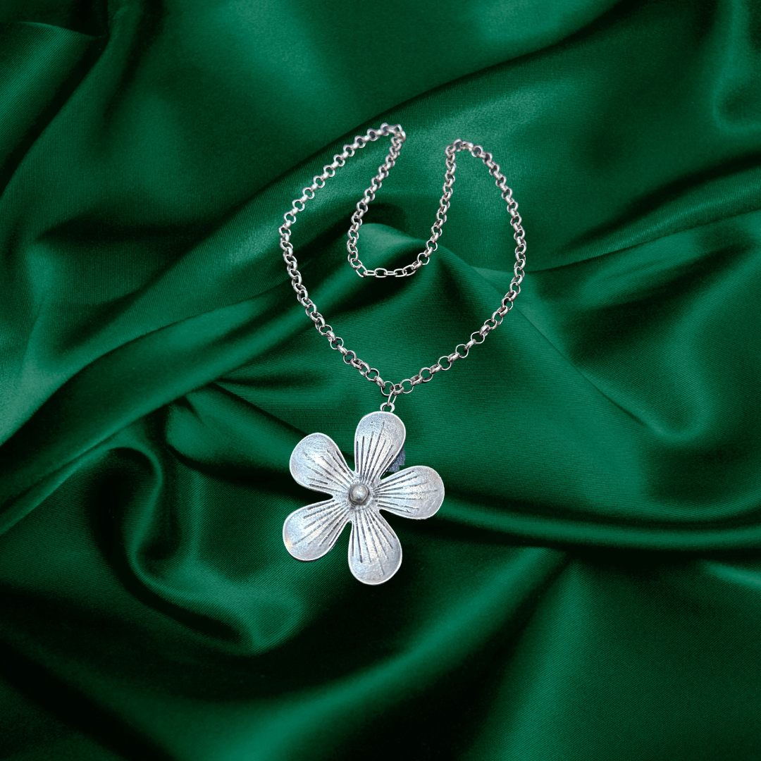 Adjust flower necklace