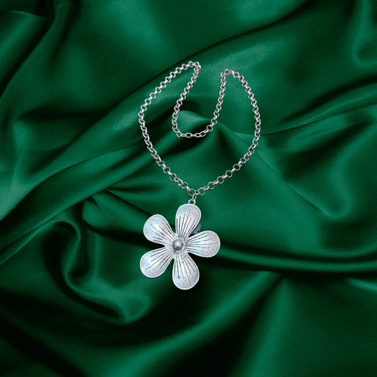 Adjust flower necklace