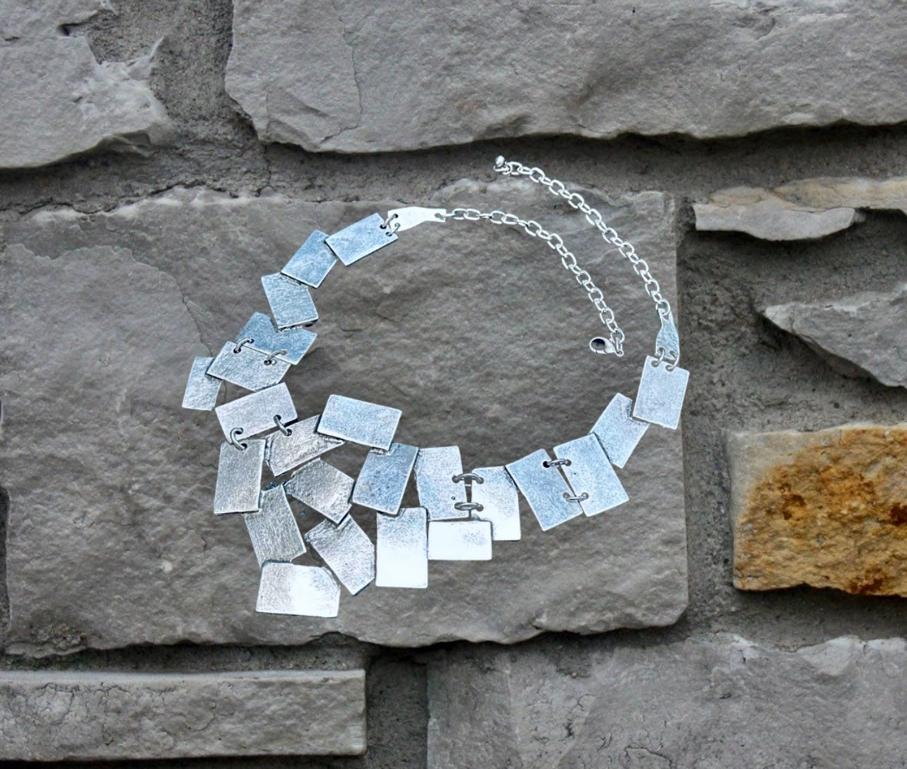 Squares joint together, elegant style necklace