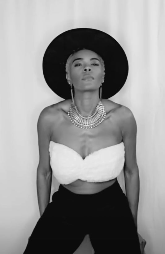 Queen style necklace