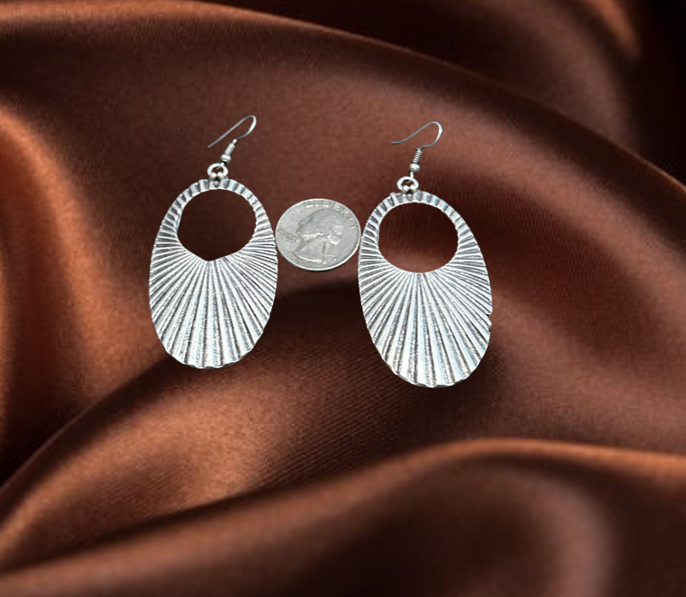 Oval earring