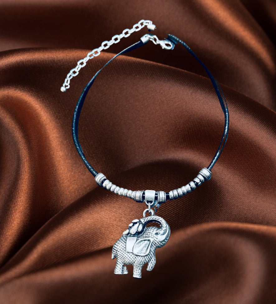 Elegant elephant ￼necklace