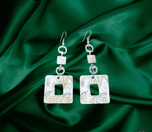 Elegant and hammer earrings