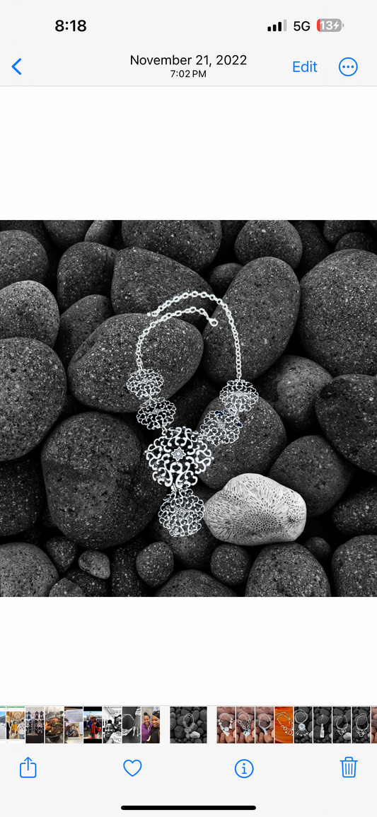 Elegant necklace