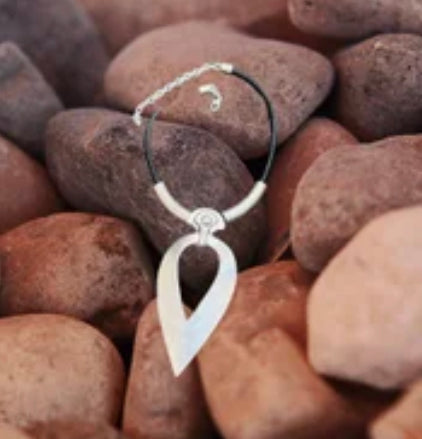 Teardrop statement Neackles