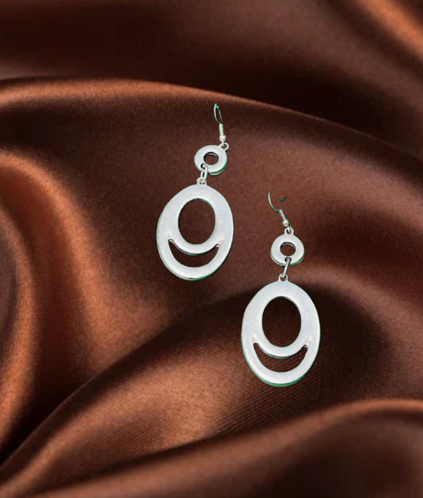 Oval, elegant earring