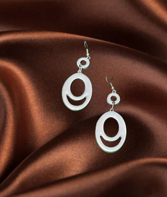 Oval, elegant earring