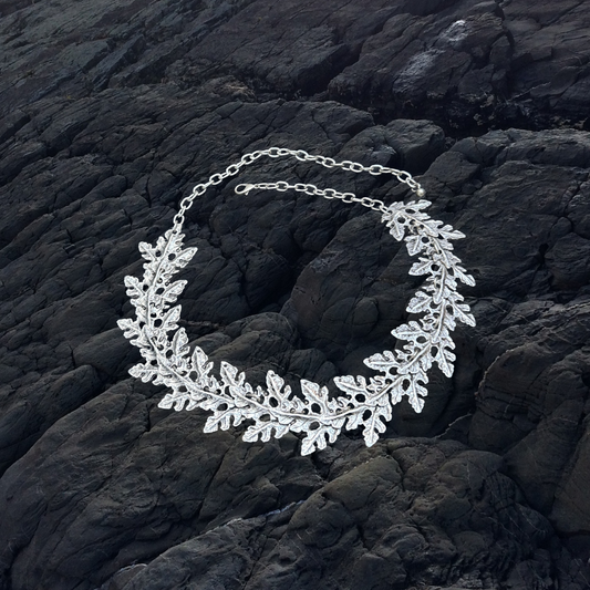 Adjustable leaf necklace
